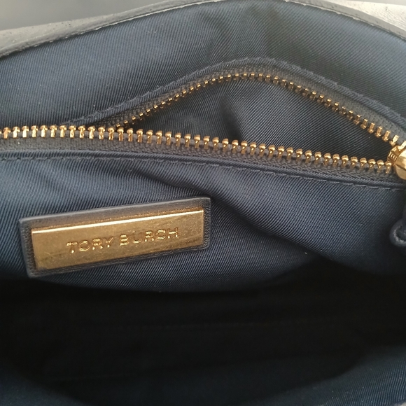 Tory Burch Navy Fleming Convertible Leather Bag - Picture 9 of 10